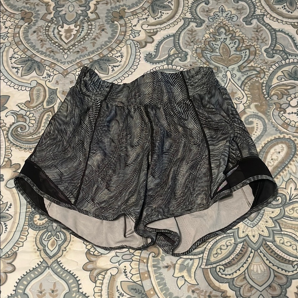 Lululemon Hotty Hot Shorts  4” Size 2